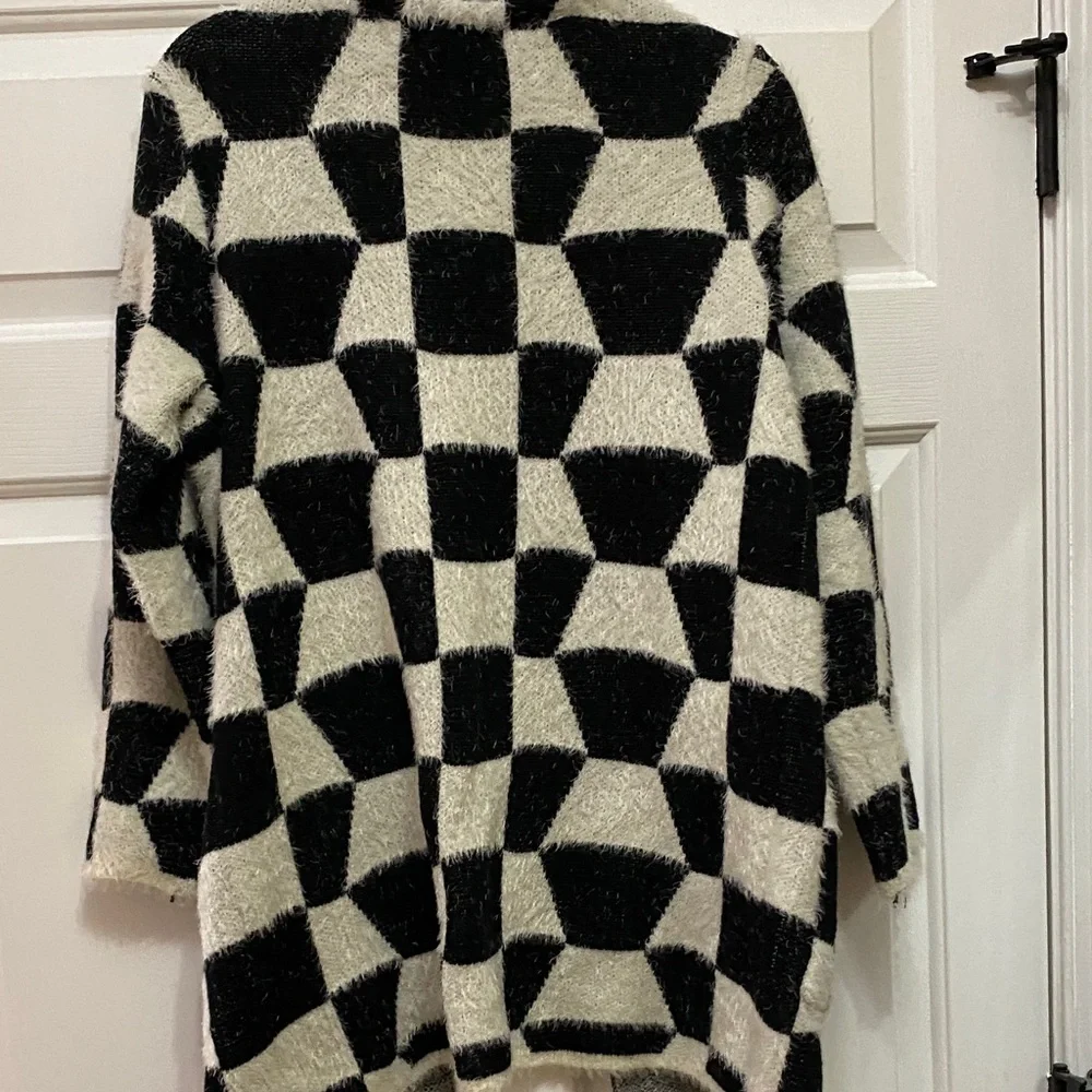 Cozy Black and White Checkered sweater - Picture 3 of 3